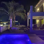 Blue Moon فيلة ماربيا